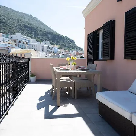 Luxurious Penthouse With Private Terrace - Grand House